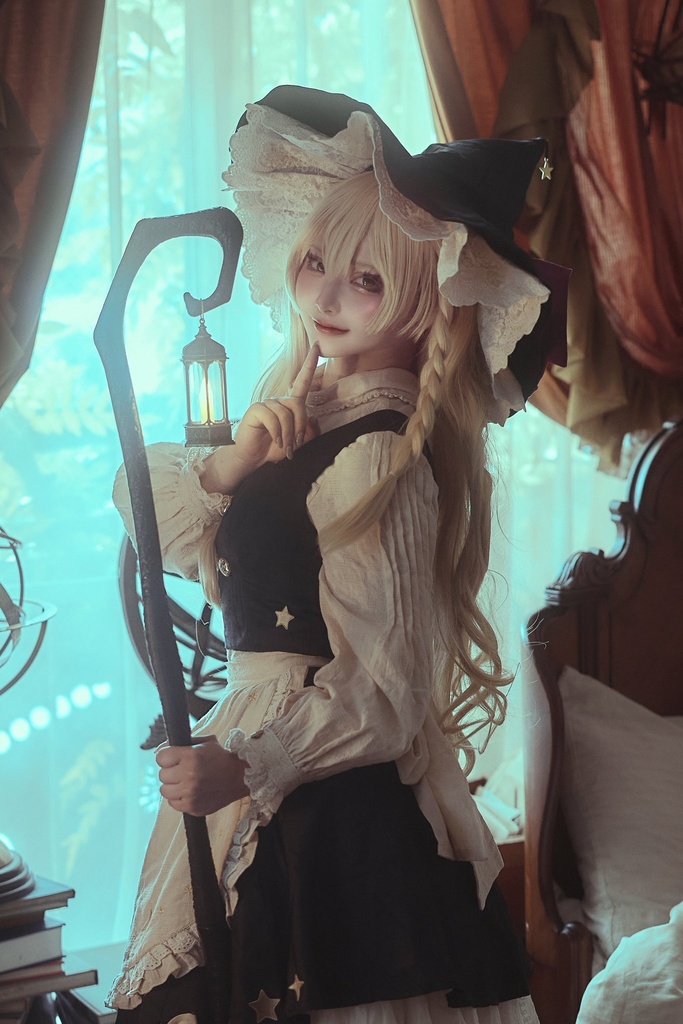 【新刊】Witch’s Reverie（霧雨魔理沙 写真集）