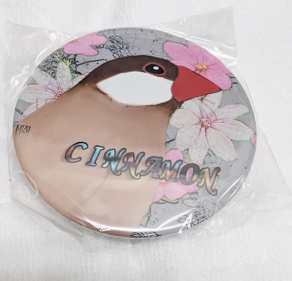 シナモン文鳥缶バッジ　6.5ｃｍ