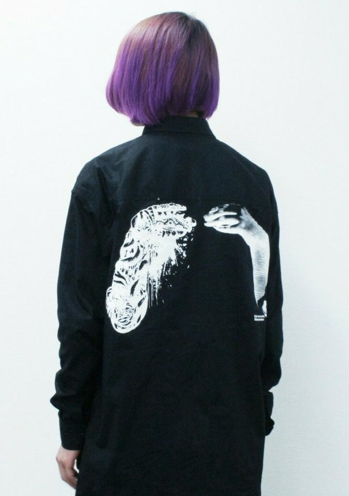バックデザインシャツ黒