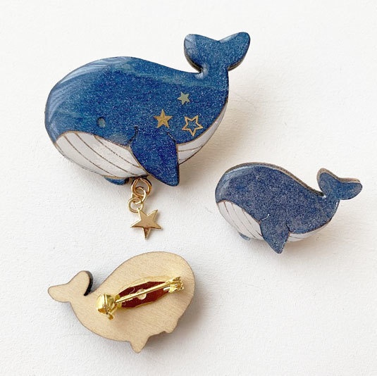 ミニ*星空くじら*木のブローチ
