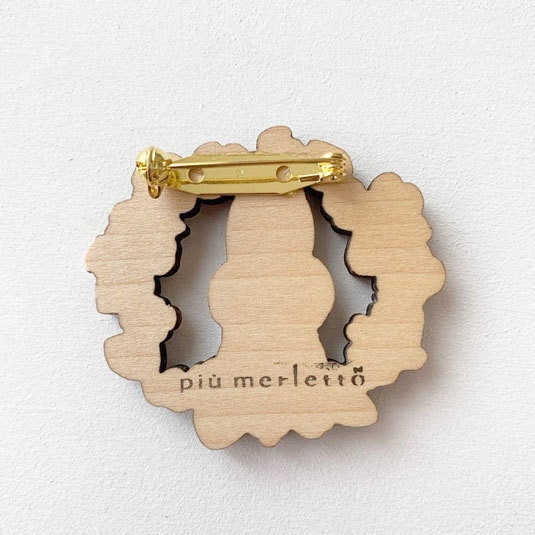 うさぎと苺のリース*木のブローチ