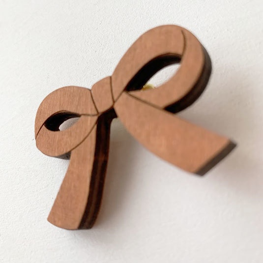 リボン(チェリー)*木のブローチ