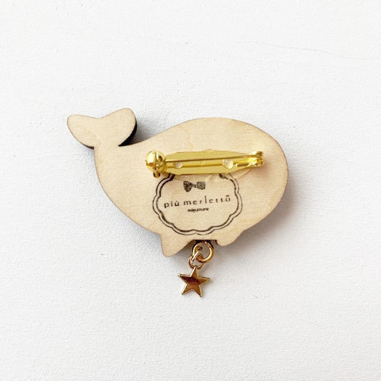 星空クジラ*木とレジンのブローチ