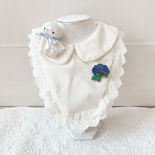 小道のアジサイ*木のブローチ