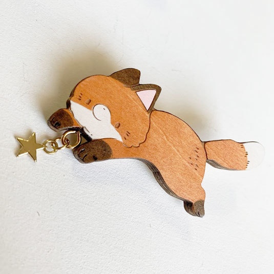 空飛ぶきつね*木のブローチ