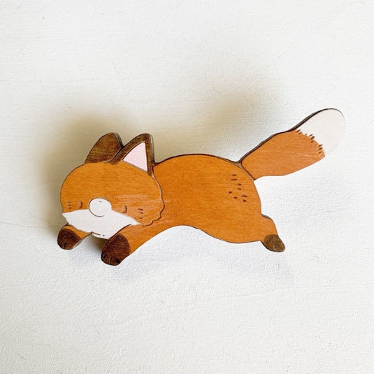空飛ぶきつね*木のブローチ