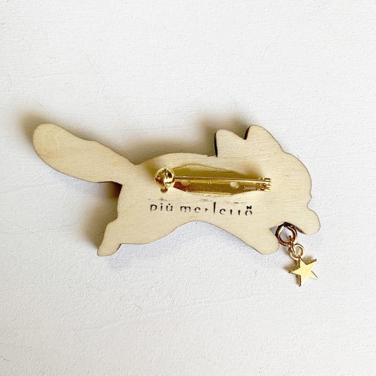 空飛ぶきつね*木のブローチ