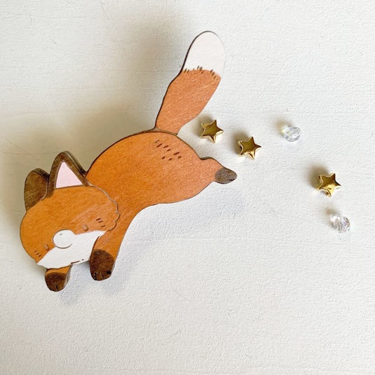 空飛ぶきつね*木のブローチ