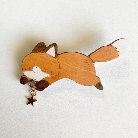 空飛ぶきつね*木のブローチ