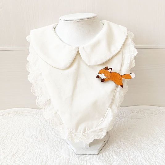 空飛ぶきつね*木のブローチ