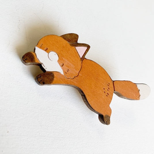 空飛ぶきつね*木のブローチ