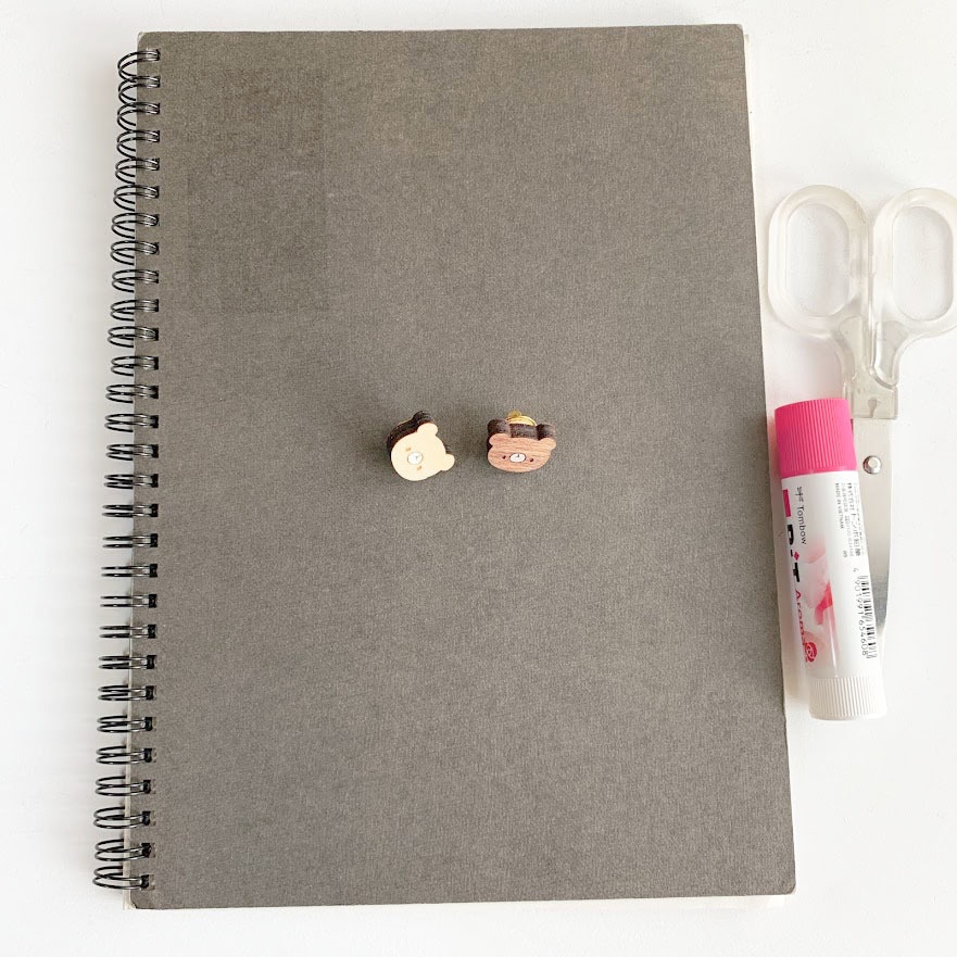 ミニミニくまさん*木のピンバッジ