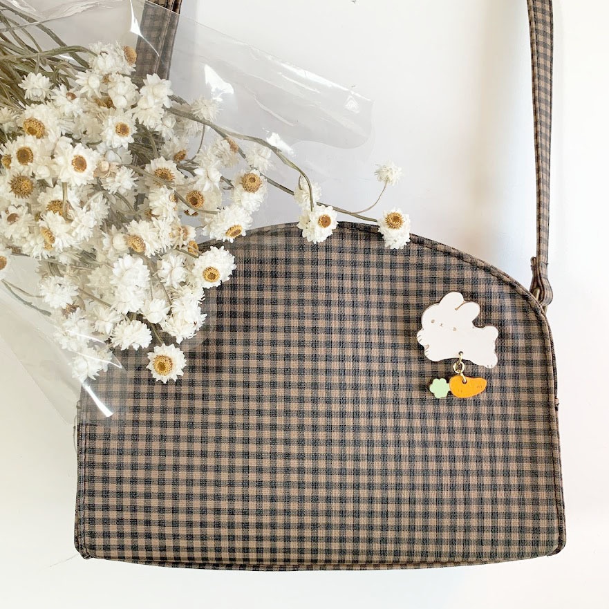 ぴょんぴょんうさぎとニンジン*木のブローチ