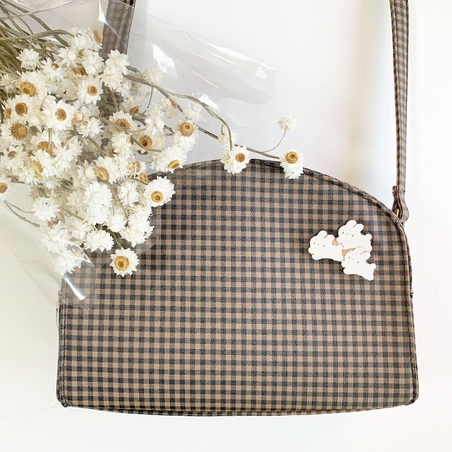 ぴょんぴょんうさぎの群れ*木のブローチ