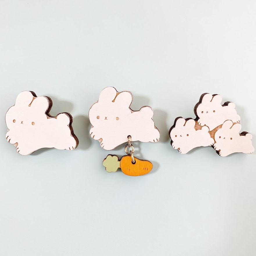 ぴょんぴょんうさぎの群れ*木のブローチ