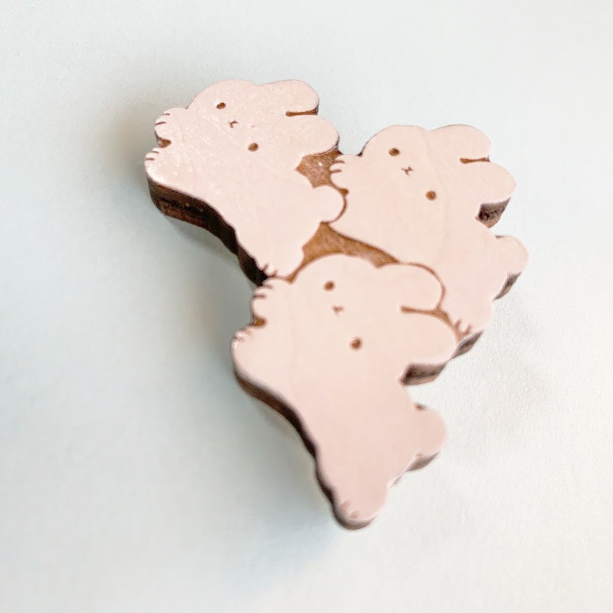 ぴょんぴょんうさぎの群れ*木のブローチ