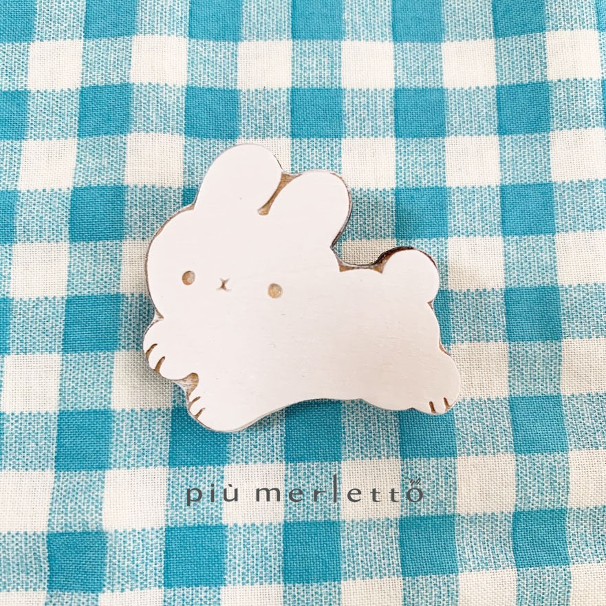 ぴょんぴょんうさぎ*木のブローチ
