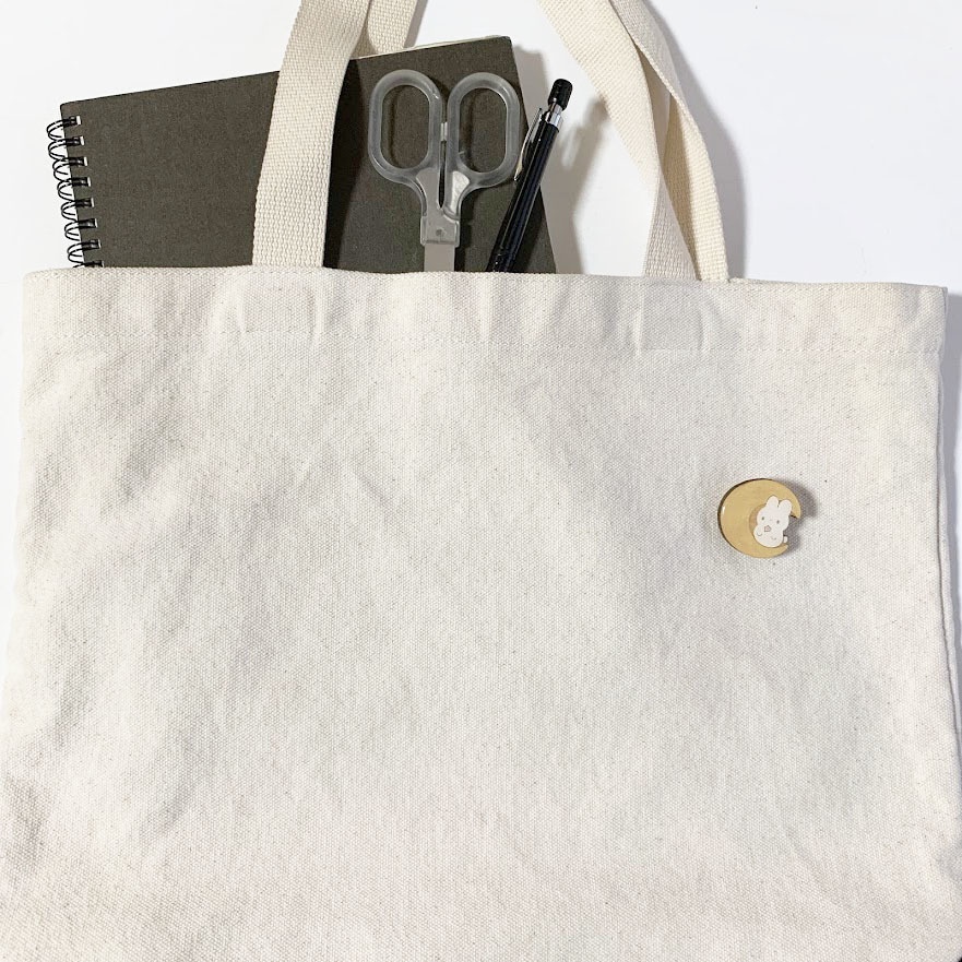 お月さまとうさぎ(ゴールド)*木とレジンのブローチ