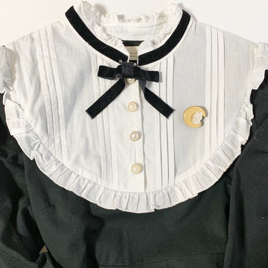 お月さまとうさぎ(ゴールド)*木とレジンのブローチ