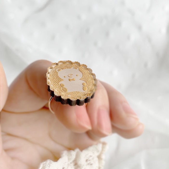 きらきら思い出のレースモチーフ*木とアクリルの指輪