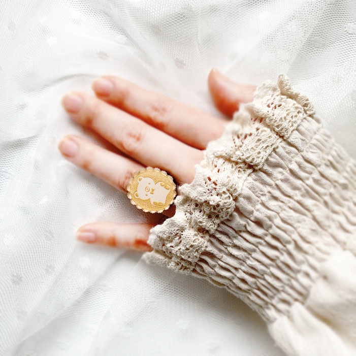 きらきら思い出のレースモチーフ*木とアクリルの指輪