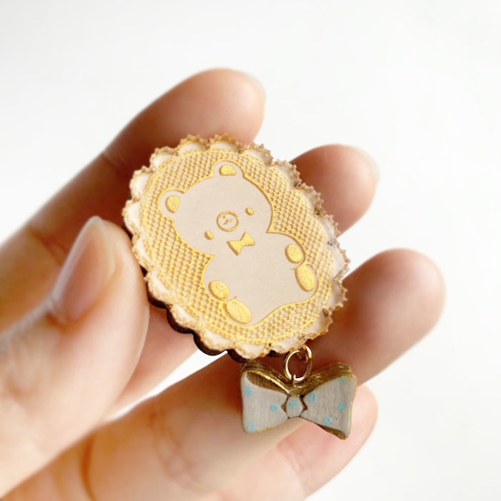 きらきら思い出のレースモチーフ(リボン付き)*木とアクリルのブローチ