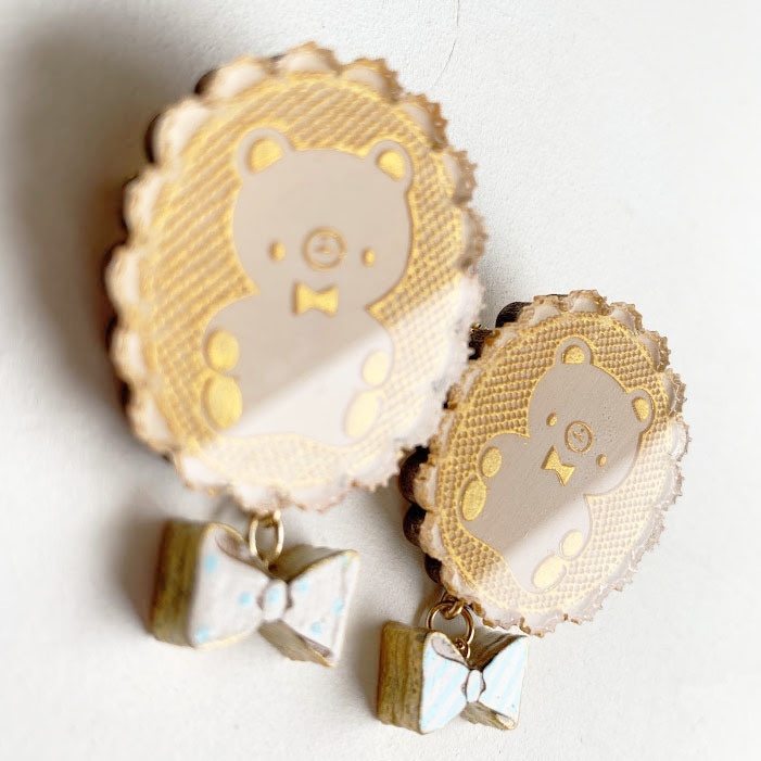 きらきら思い出のレースモチーフ(リボン付き)*木とアクリルのブローチ