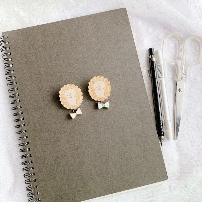 きらきら思い出のレースモチーフ(リボン付き)*木とアクリルのブローチ