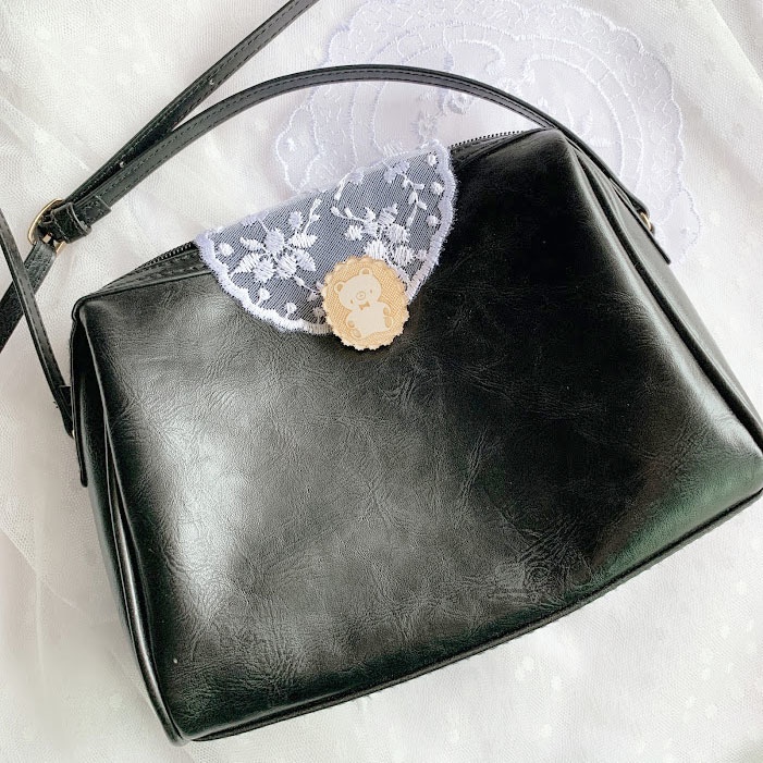 きらきら思い出のレースモチーフ*木とアクリルのブローチ