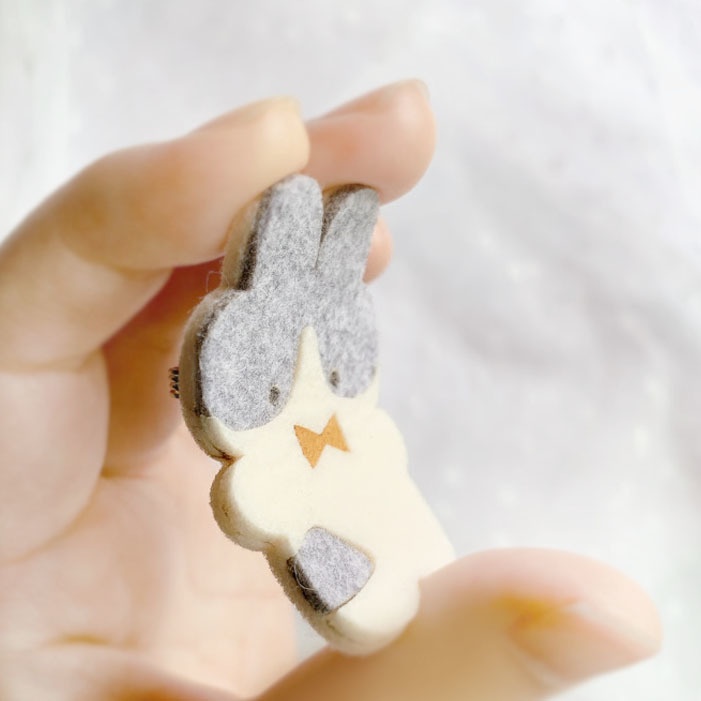 やわらかうさぎ*フェルトのブローチ