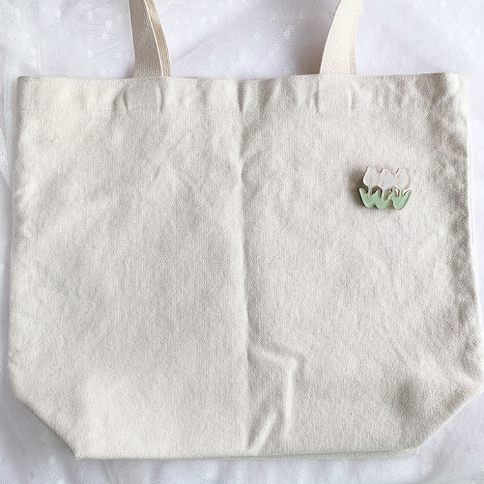 レトロチューリップ(ホワイト)*木とアクリルのブローチ