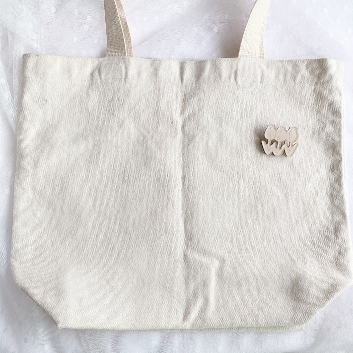 レトロチューリップ(オールホワイト)*木とアクリルのブローチ