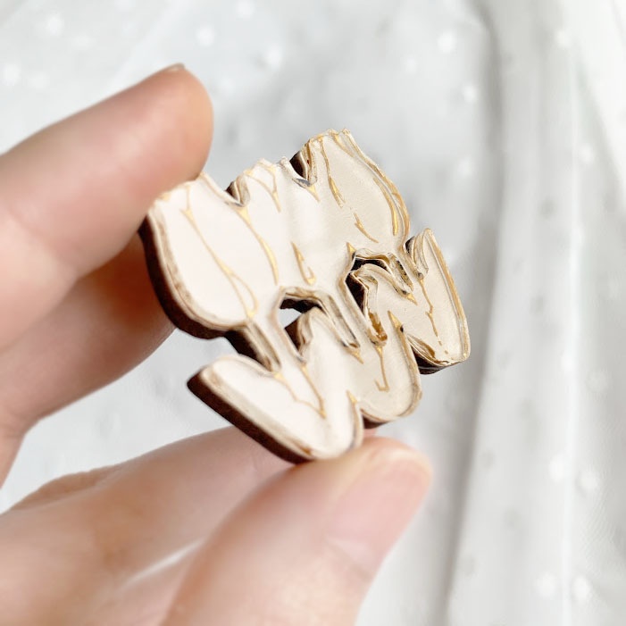 レトロチューリップ(オールホワイト)*木とアクリルのブローチ