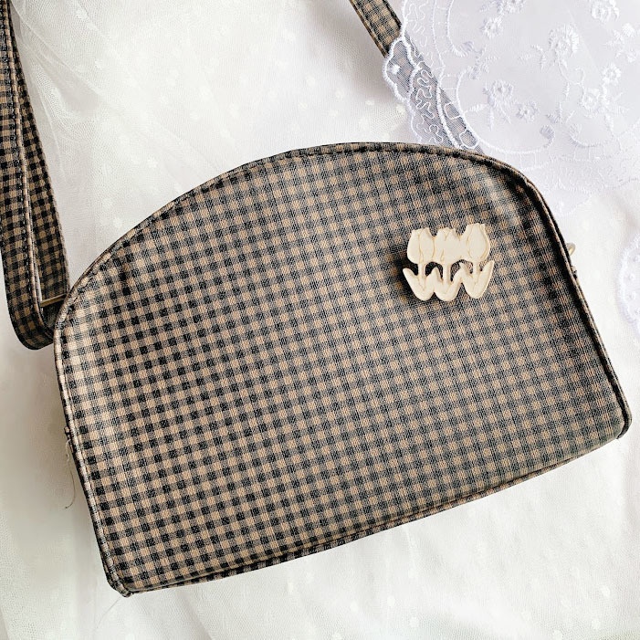 レトロチューリップ(オールホワイト)*木とアクリルのブローチ