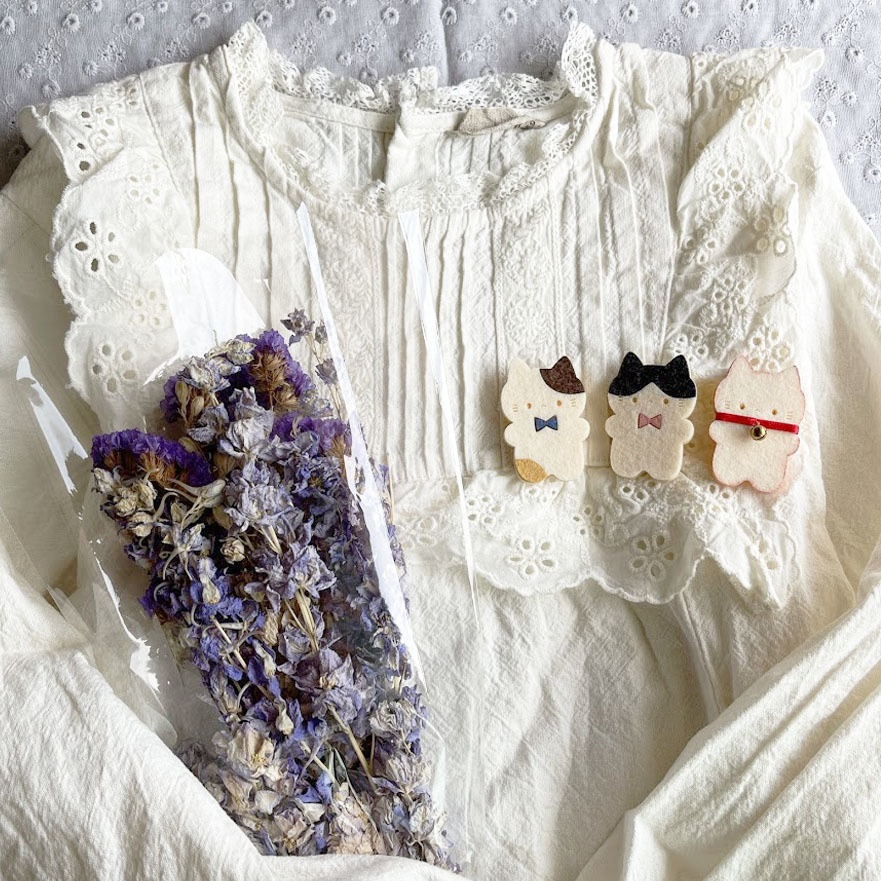 やわらかねこ*フェルトのブローチ