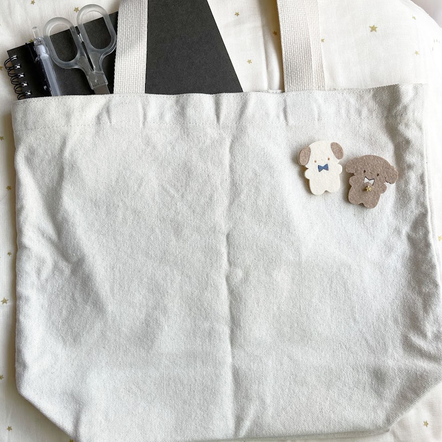 やわらかいぬ*フェルトのブローチ