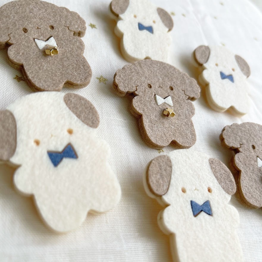 やわらかいぬ*フェルトのブローチ