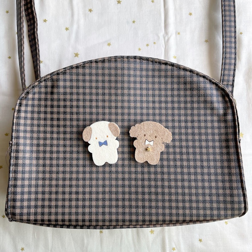 やわらかいぬ*フェルトのブローチ