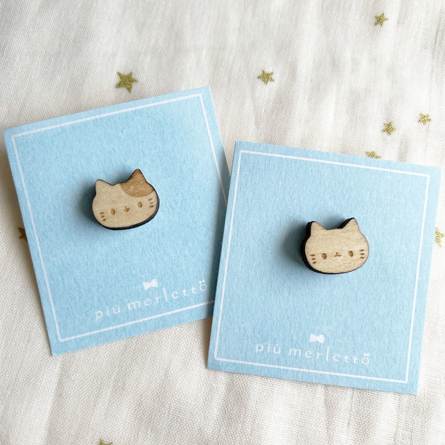 ミニミニねこさん*木のピンバッジ