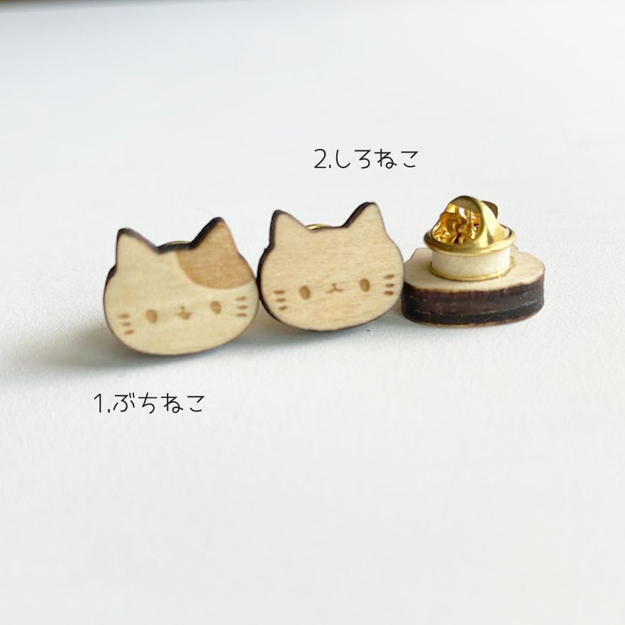 ミニミニねこさん*木のピンバッジ