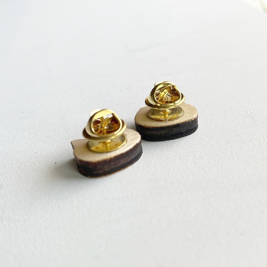 ミニミニねこさん*木のピンバッジ