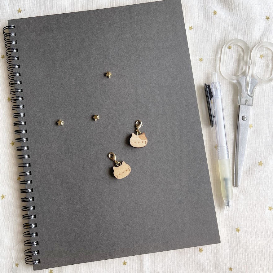 ミニミニねこさん*木のチャーム