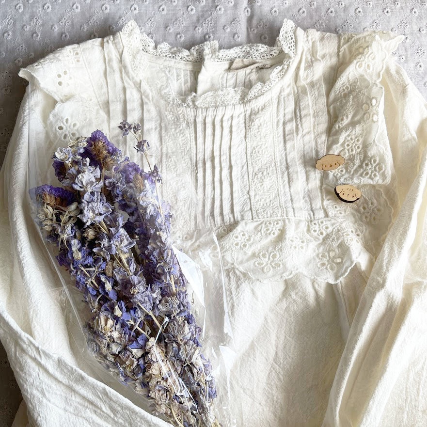 ミニミニいぬさん*木のピンバッジ