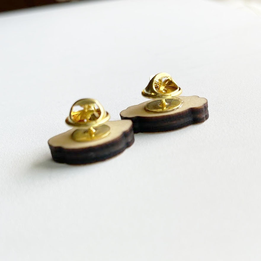 ミニミニいぬさん*木のピンバッジ