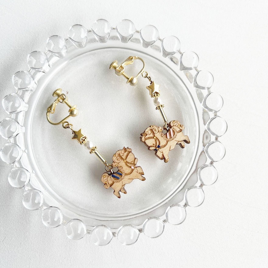 朝と夜のメリーゴーランド*木のピアス・イヤリング