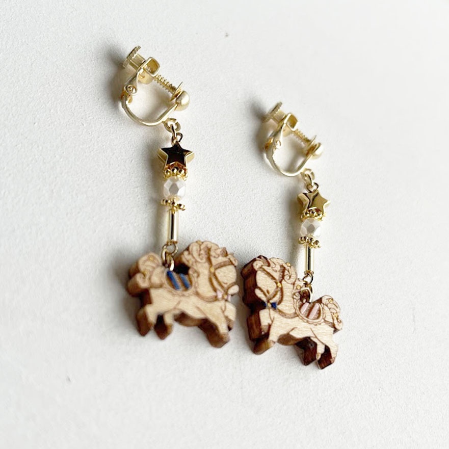 朝と夜のメリーゴーランド*木のピアス・イヤリング
