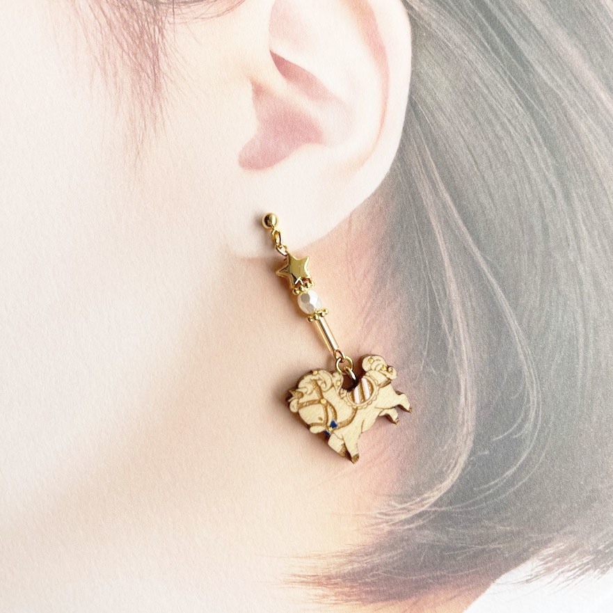 朝と夜のメリーゴーランド*木のピアス・イヤリング