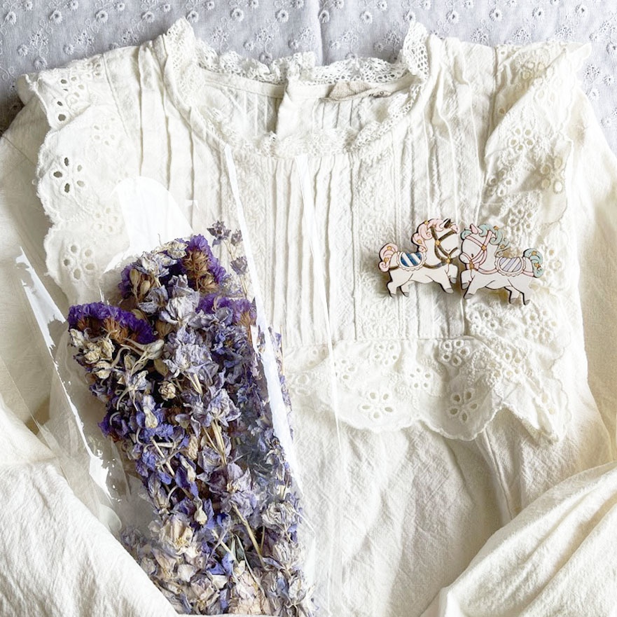 木馬のるるとひな*木のブローチ