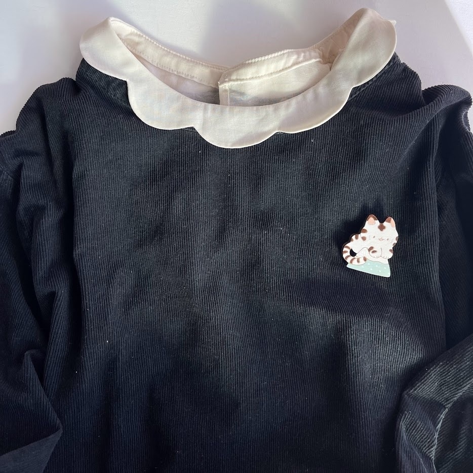 富士山とトラ*木のブローチ