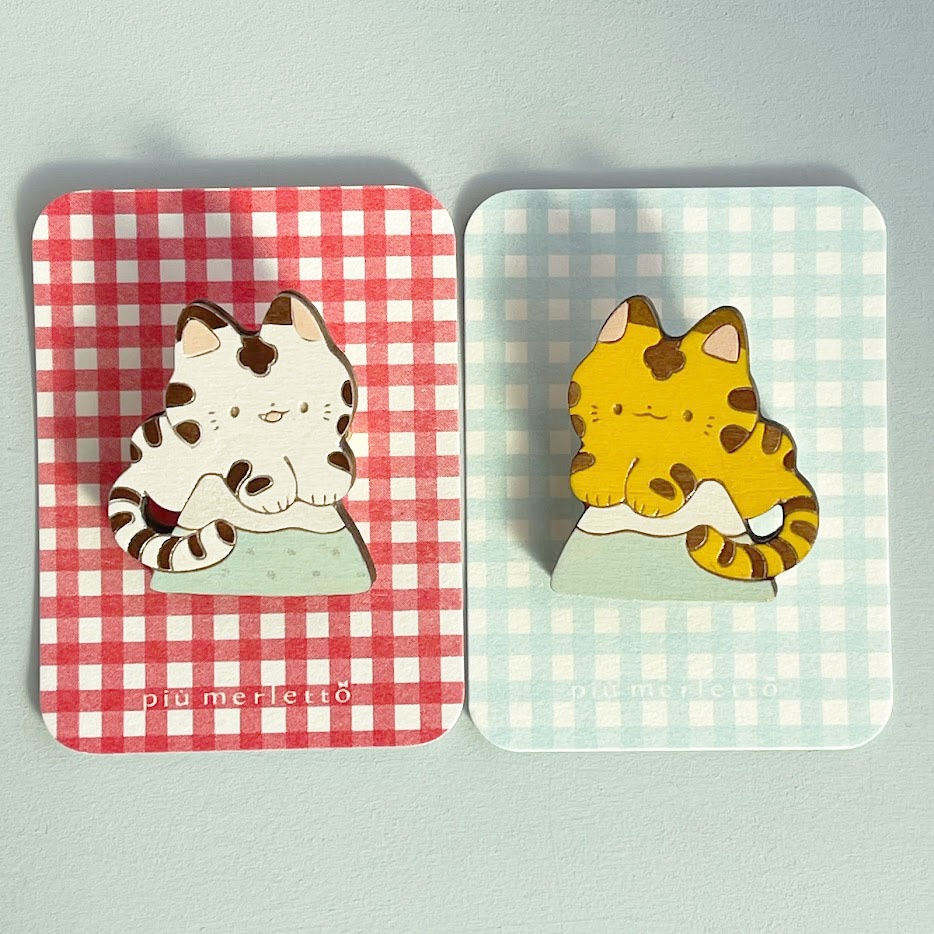 富士山とトラ*木のブローチ